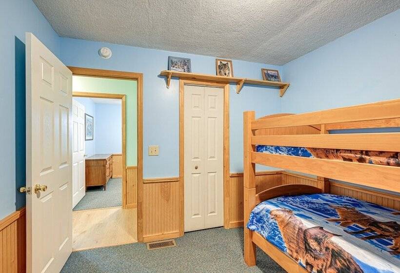 Peaceful Bryson City Cabin   Fire Pit & Hot Tub!