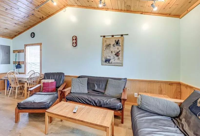 Peaceful Bryson City Cabin   Fire Pit & Hot Tub!