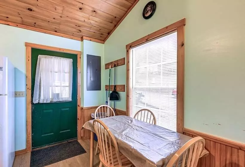 Peaceful Bryson City Cabin   Fire Pit & Hot Tub!