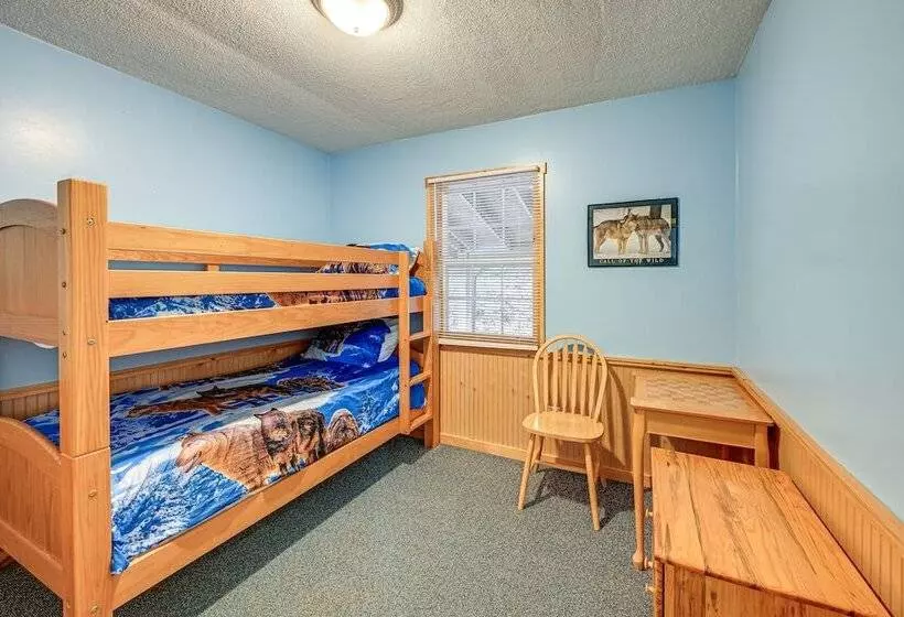 Peaceful Bryson City Cabin   Fire Pit & Hot Tub!