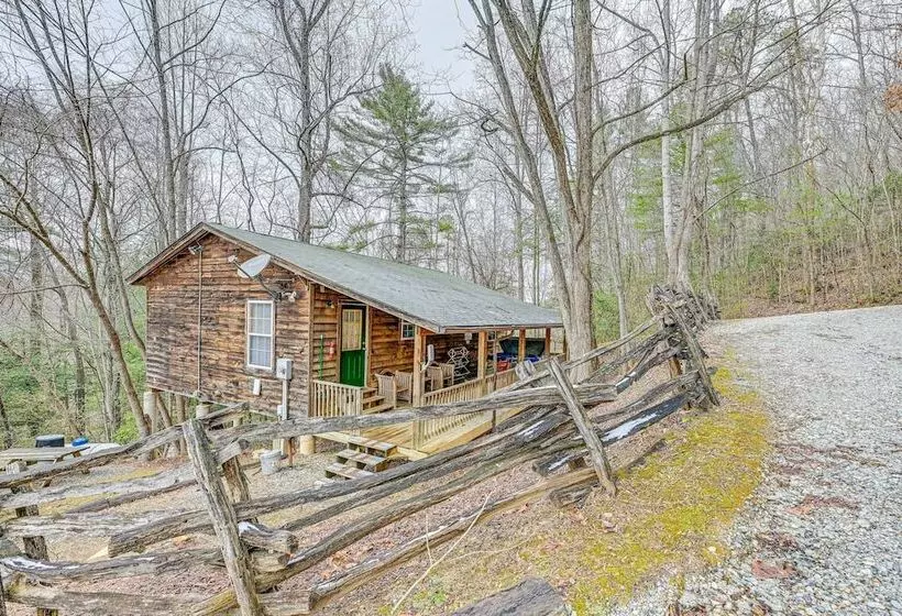 Peaceful Bryson City Cabin   Fire Pit & Hot Tub!