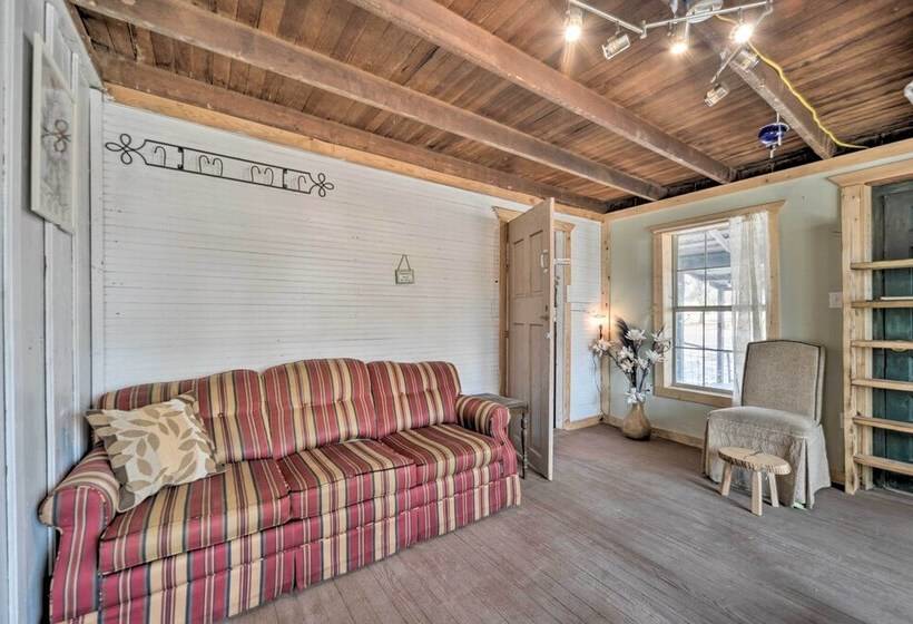 Pet Friendly Harper Farmhouse W/ Large Deck!