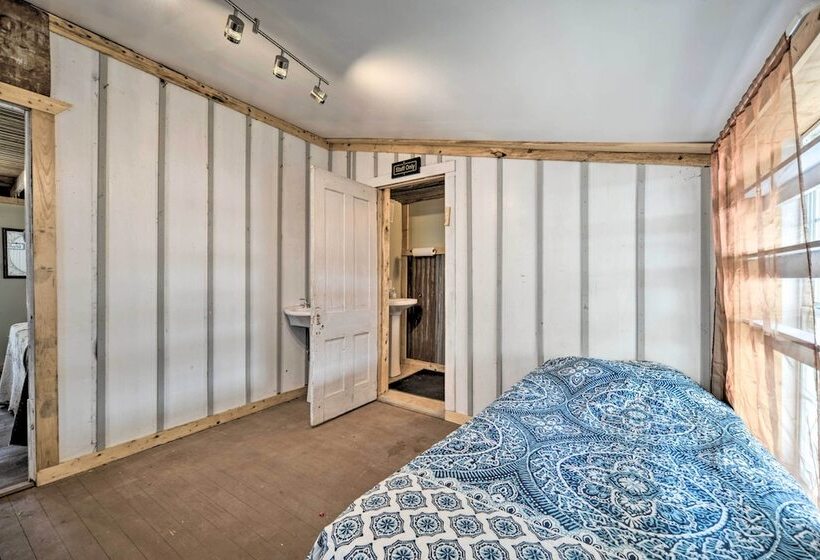 Pet Friendly Harper Farmhouse W/ Large Deck!