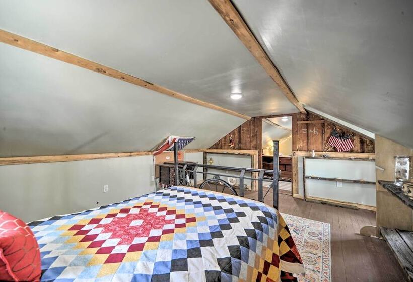 Pet Friendly Harper Farmhouse W/ Large Deck!
