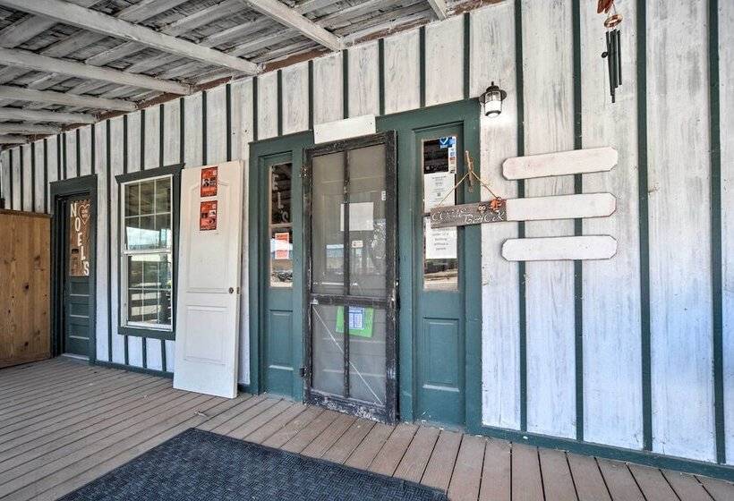 Pet Friendly Harper Farmhouse W/ Large Deck!