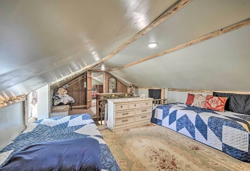 Pet Friendly Harper Farmhouse W/ Large Deck!