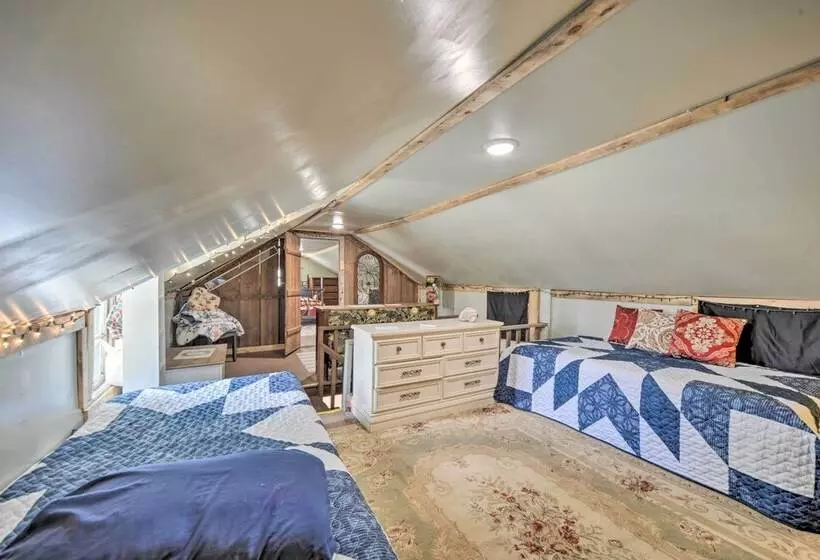 Pet Friendly Harper Farmhouse W/ Large Deck!
