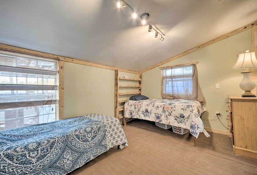Pet Friendly Harper Farmhouse W/ Large Deck!