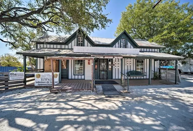 Pet Friendly Harper Farmhouse W/ Large Deck!