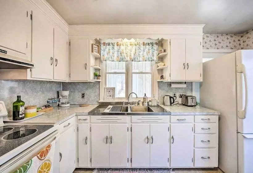 Pet Friendly Mohnton House Near Golf Course!