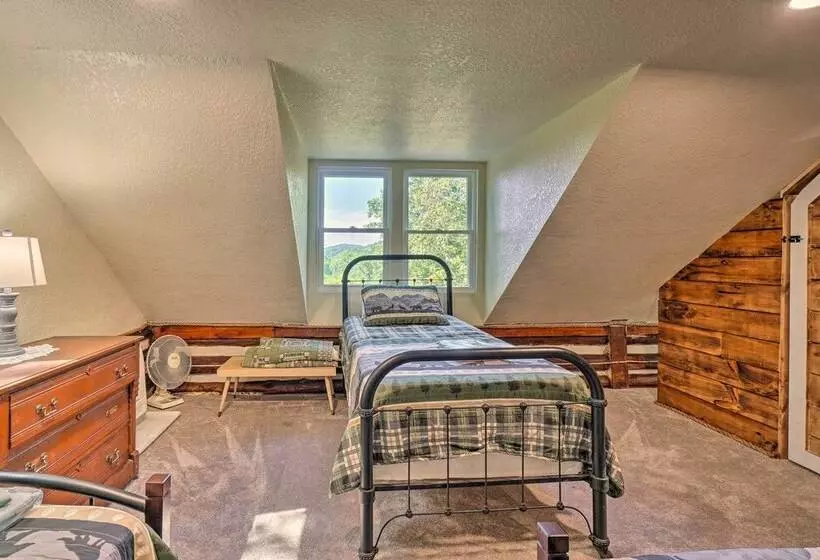 Pet Friendly Speedwell Cabin, 1 Mi To Water!