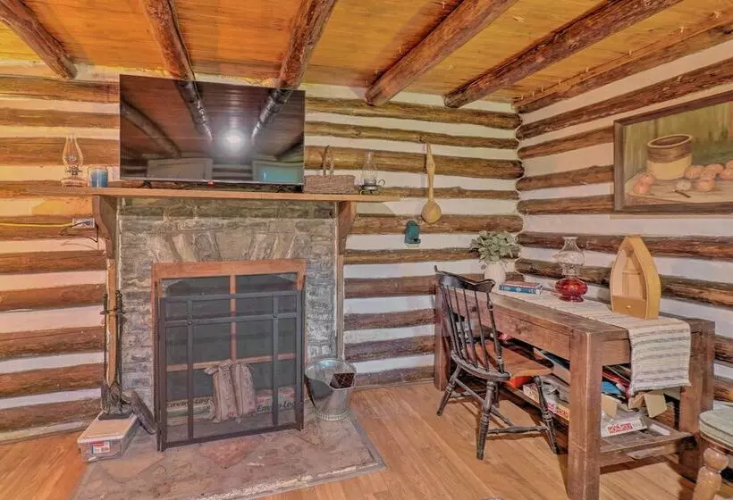 Pet Friendly Speedwell Cabin, 1 Mi To Water!