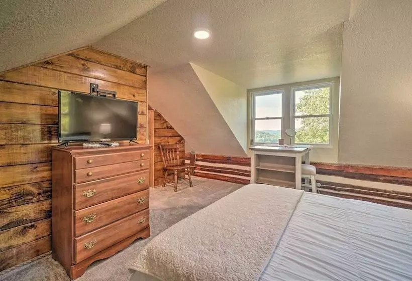 Pet Friendly Speedwell Cabin, 1 Mi To Water!