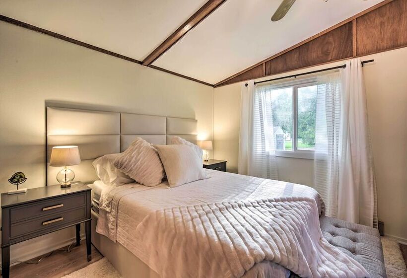 Pine City Getaway, Steps From Snake River!