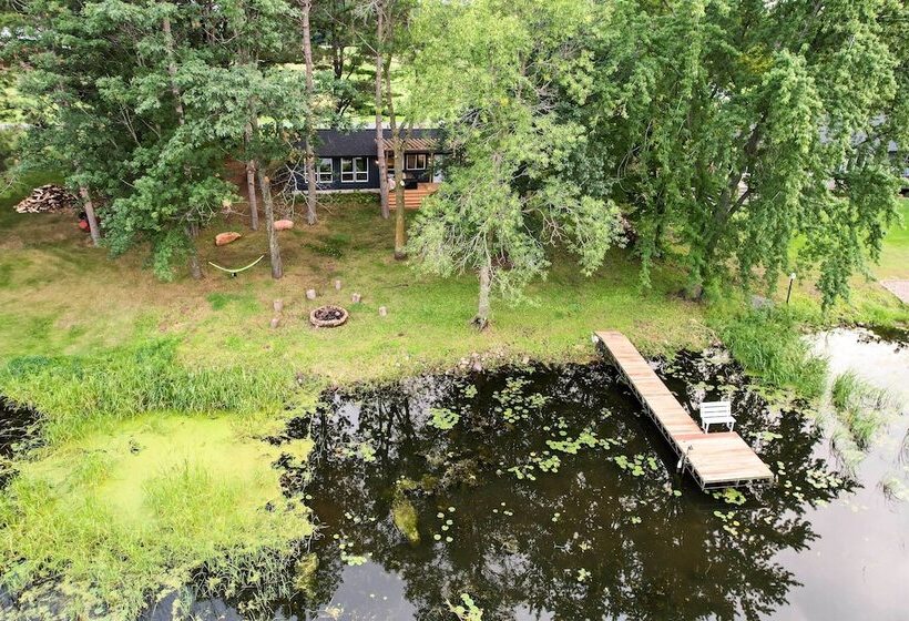 Pine City Getaway, Steps From Snake River!