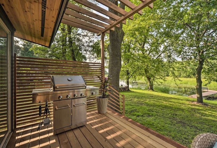 Pine City Getaway, Steps From Snake River!