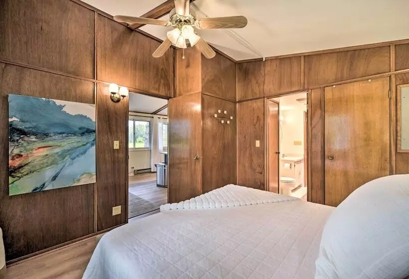 Pine City Getaway, Steps From Snake River!