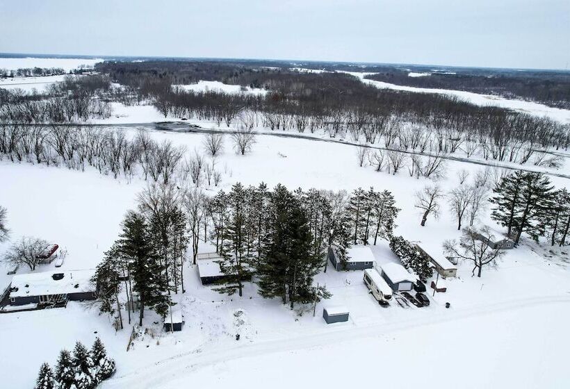 Pine City Getaway, Steps From Snake River!