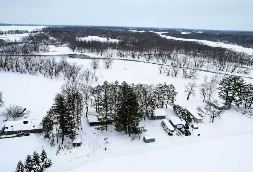 Pine City Getaway, Steps From Snake River!