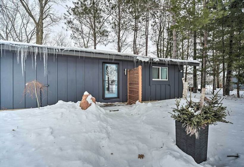 Pine City Getaway, Steps From Snake River!