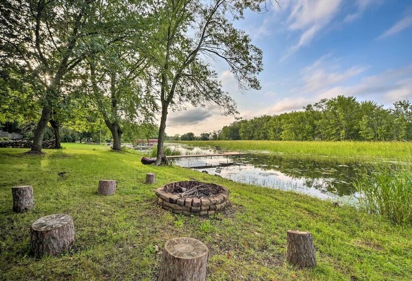 Pine City Getaway, Steps From Snake River!