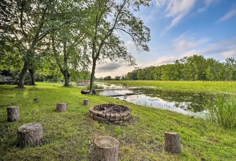 Pine City Getaway, Steps From Snake River!