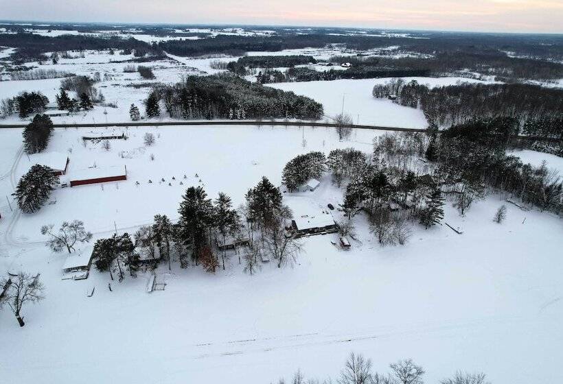 Pine City Getaway, Steps From Snake River!