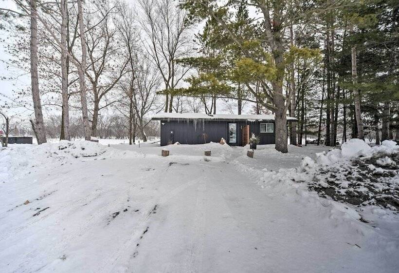 Pine City Getaway, Steps From Snake River!