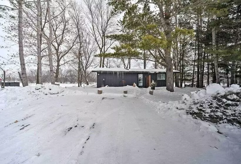 Pine City Getaway, Steps From Snake River!