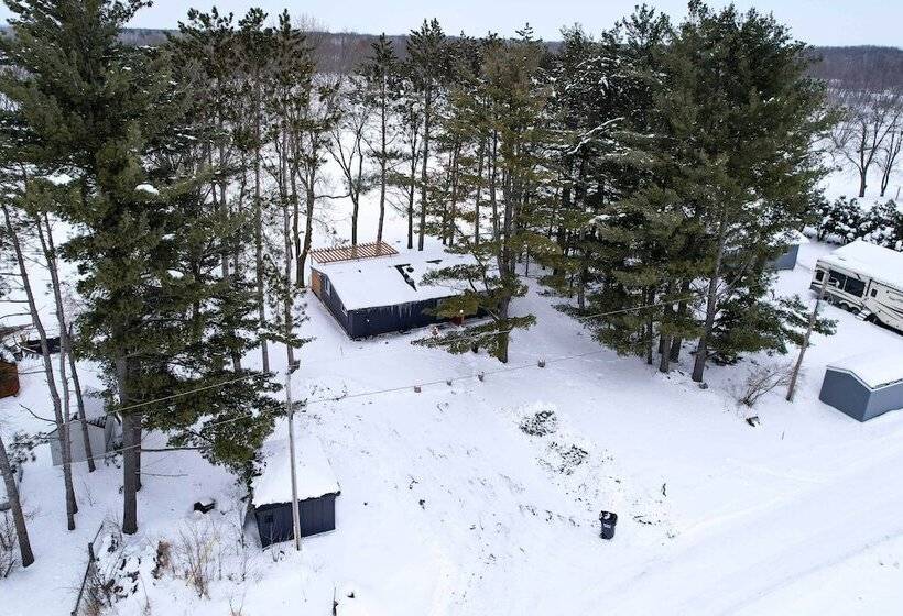 Pine City Getaway, Steps From Snake River!