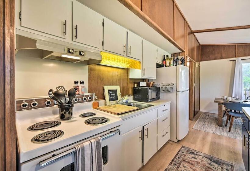 Pine City Getaway, Steps From Snake River!