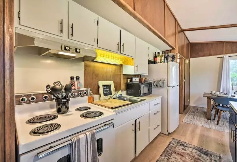 Pine City Getaway, Steps From Snake River!