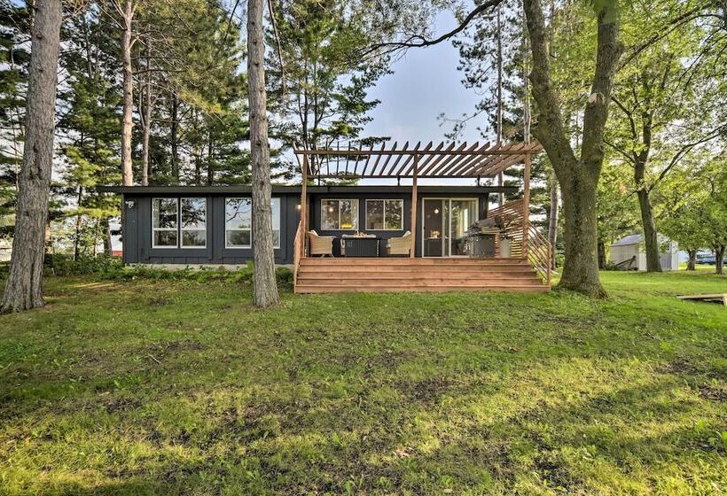 Pine City Getaway, Steps From Snake River!