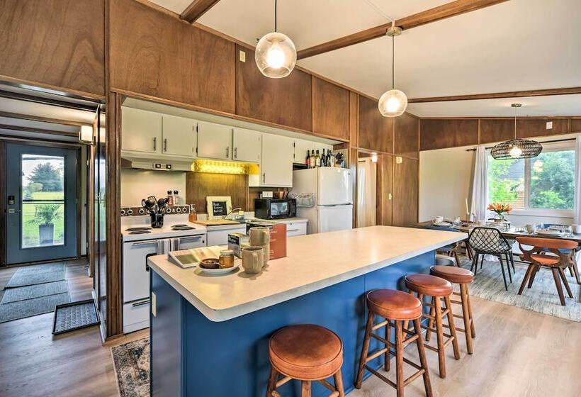 Pine City Getaway, Steps From Snake River!