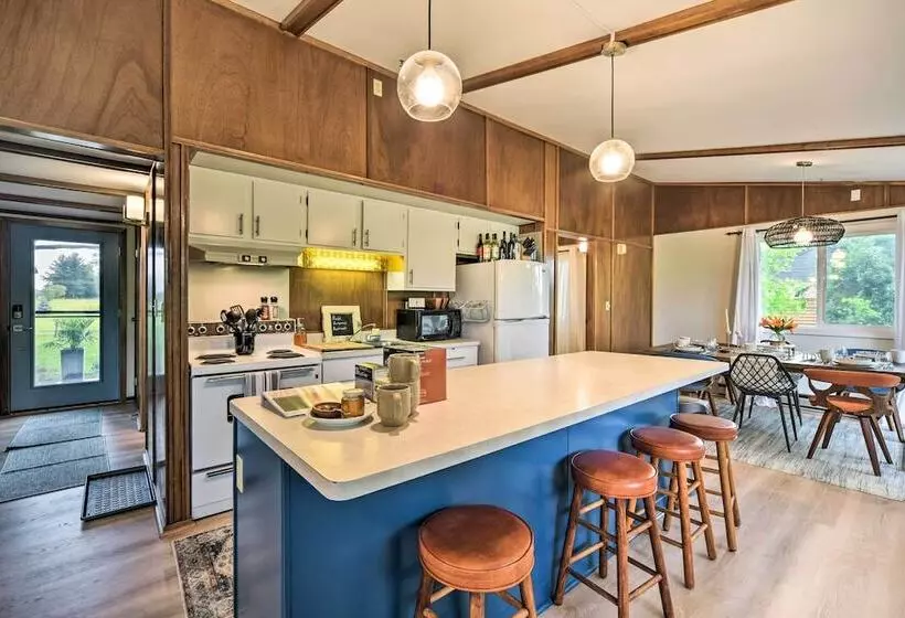 Pine City Getaway, Steps From Snake River!