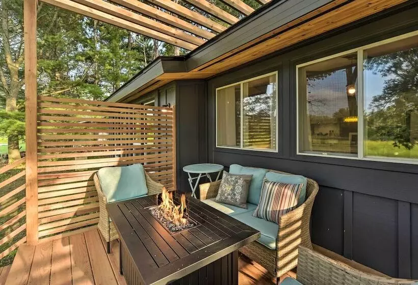 Pine City Getaway, Steps From Snake River!