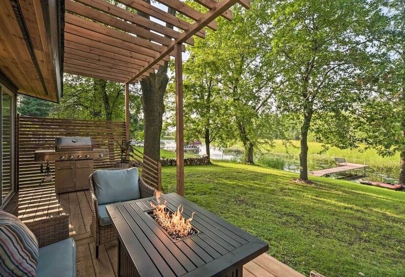 Pine City Getaway, Steps From Snake River!