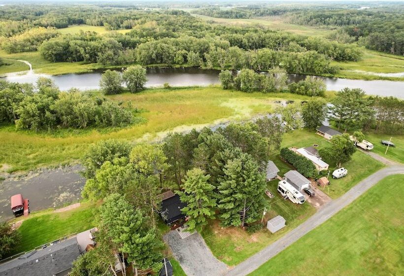 Pine City Getaway, Steps From Snake River!