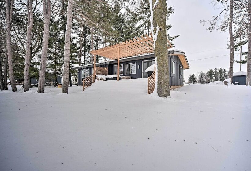 Pine City Getaway, Steps From Snake River!