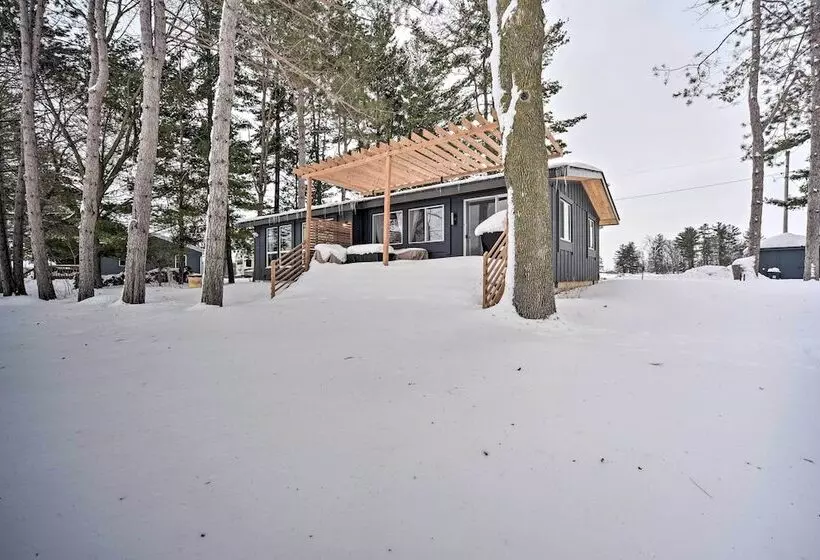Pine City Getaway, Steps From Snake River!