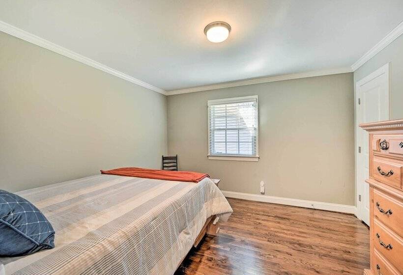 Ranch Style Home 7 Mi To Downtown Greensboro!