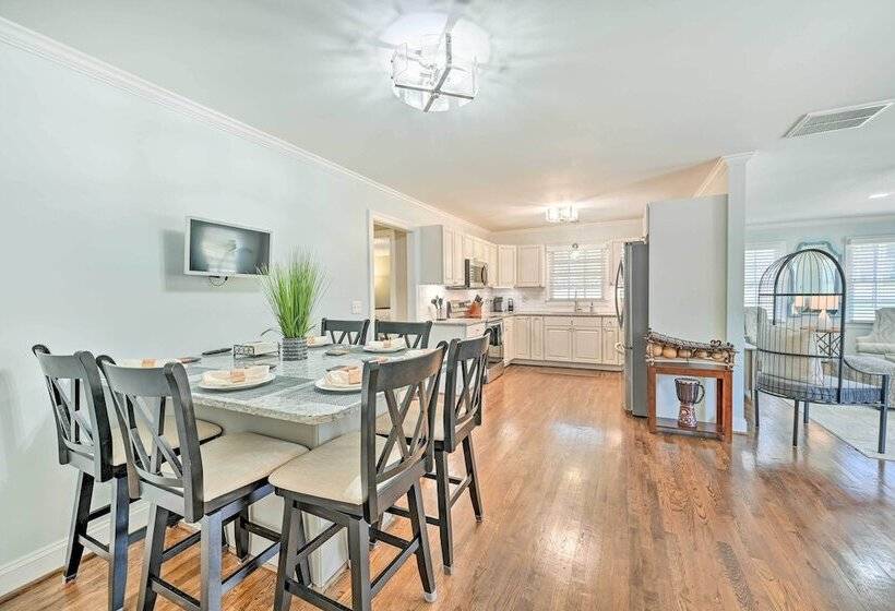 Ranch Style Home 7 Mi To Downtown Greensboro!