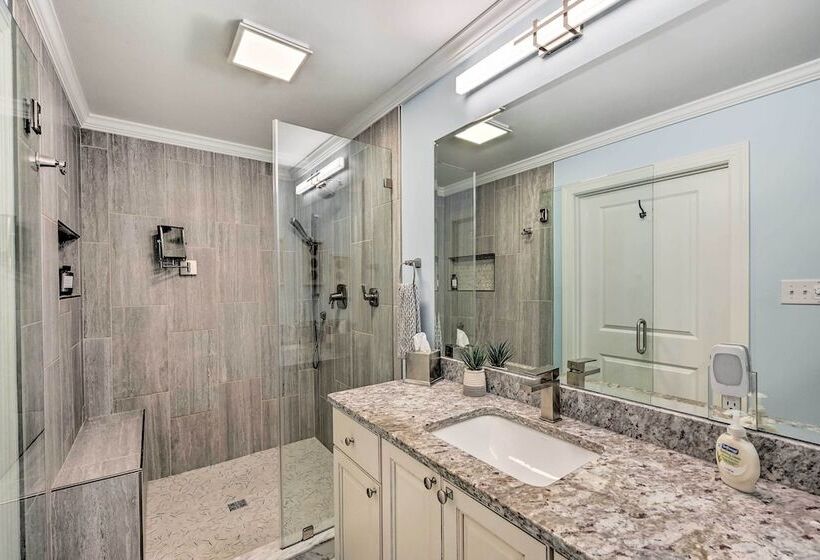 Ranch Style Home 7 Mi To Downtown Greensboro!