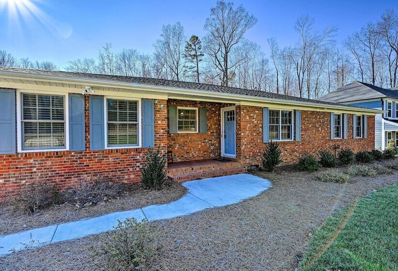 Ranch Style Home 7 Mi To Downtown Greensboro!