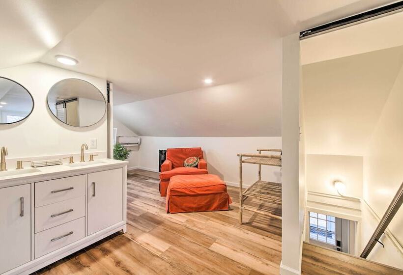 Renovated Bloomington Home Steps To Campus!