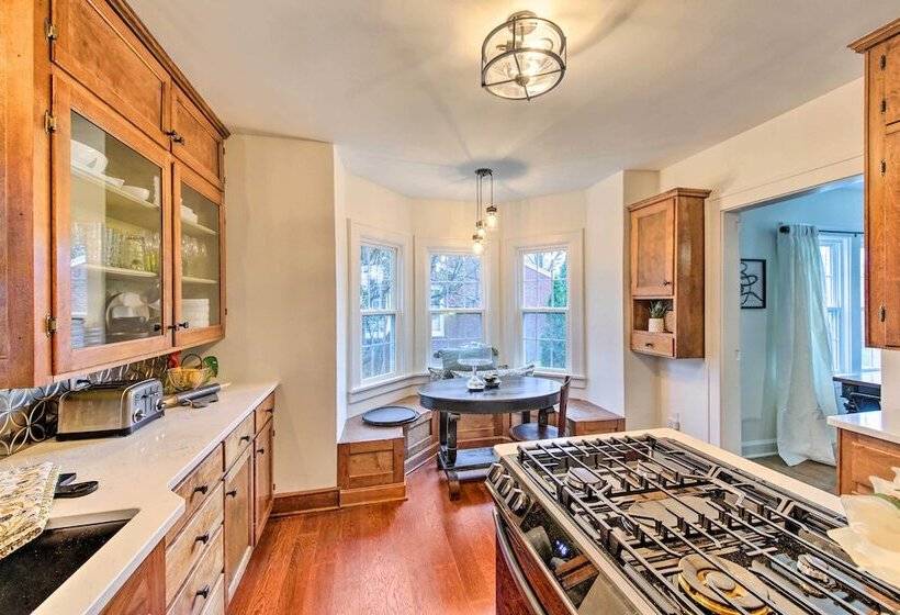 Renovated Bloomington Home Steps To Campus!