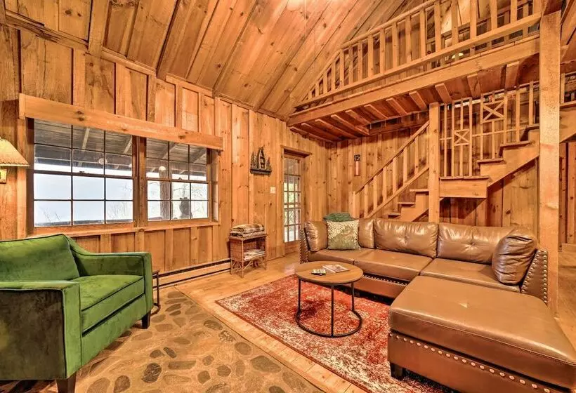 Rustic Maggie Valley Cabin W/ Mountain Views!
