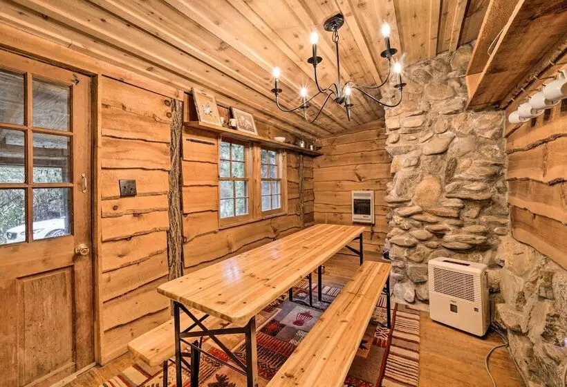 Rustic Maggie Valley Cabin W/ Mountain Views!