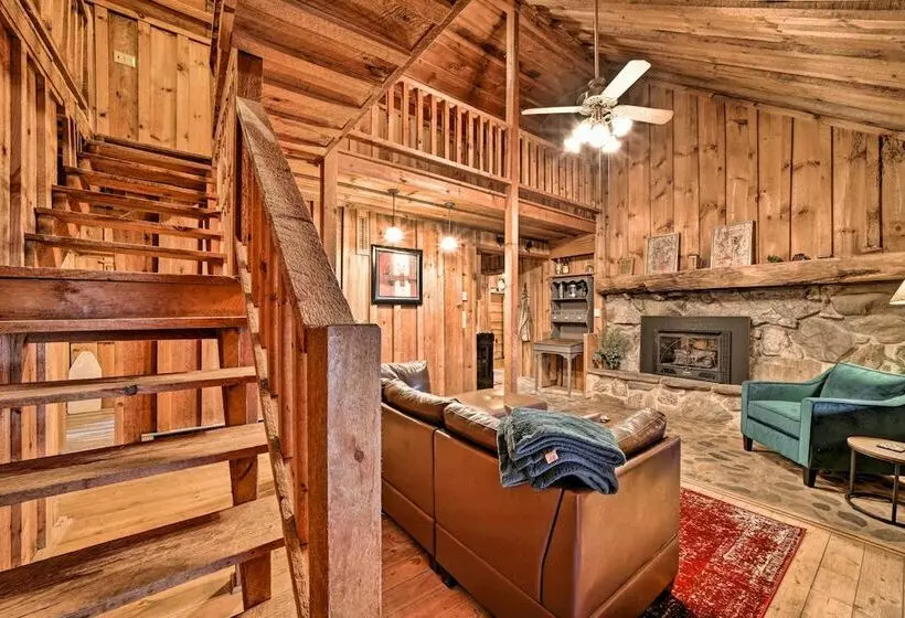 Rustic Maggie Valley Cabin W/ Mountain Views!