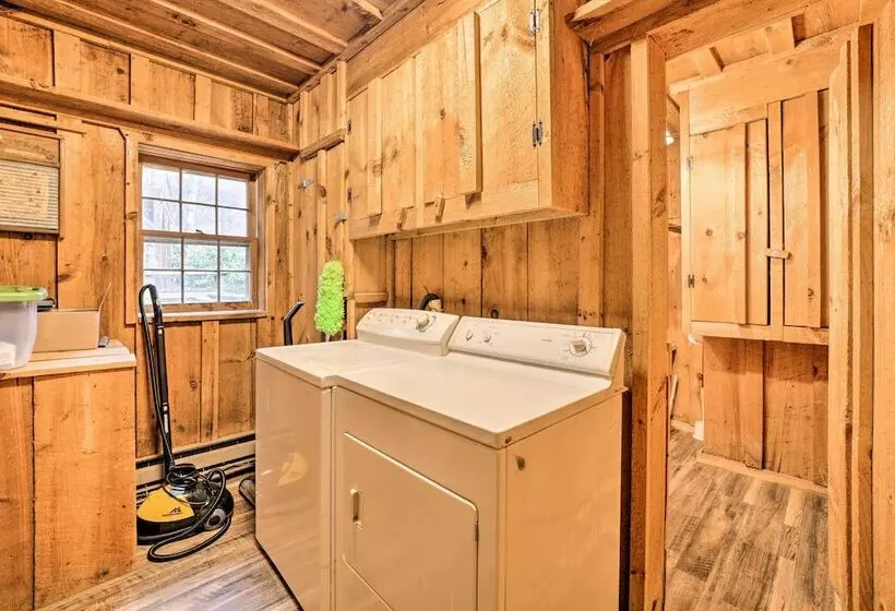 Rustic Maggie Valley Cabin W/ Mountain Views!
